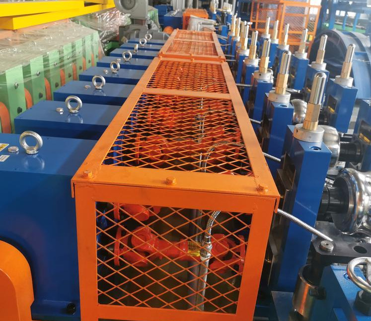  鋼塑復(fù)合管生產(chǎn)設(shè)備